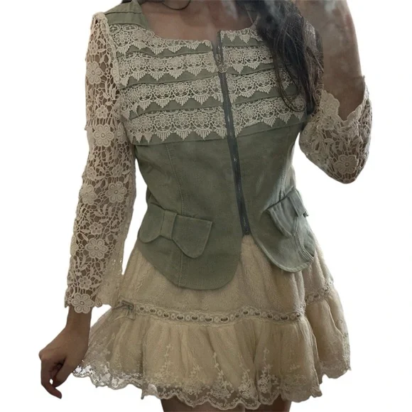 Green denim jacket with lace sleeves - Picture 6 of 6